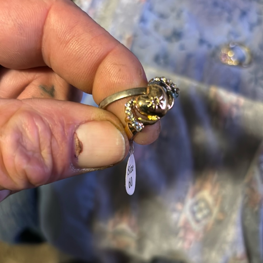 Gold heart ring